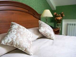 Гостиница  Castle Санкт-Петербург Улучшенный номер с двумя раздельными кроватями и диваном-3