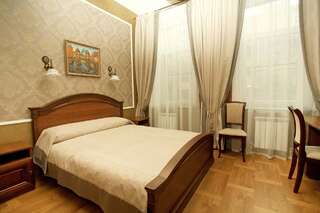 Гостиница  Castle Санкт-Петербург Стандартный номер с двуспальной кроватью-4