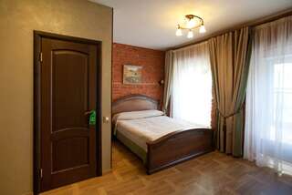 Гостиница  Castle Санкт-Петербург Стандартный номер с двуспальной кроватью-1